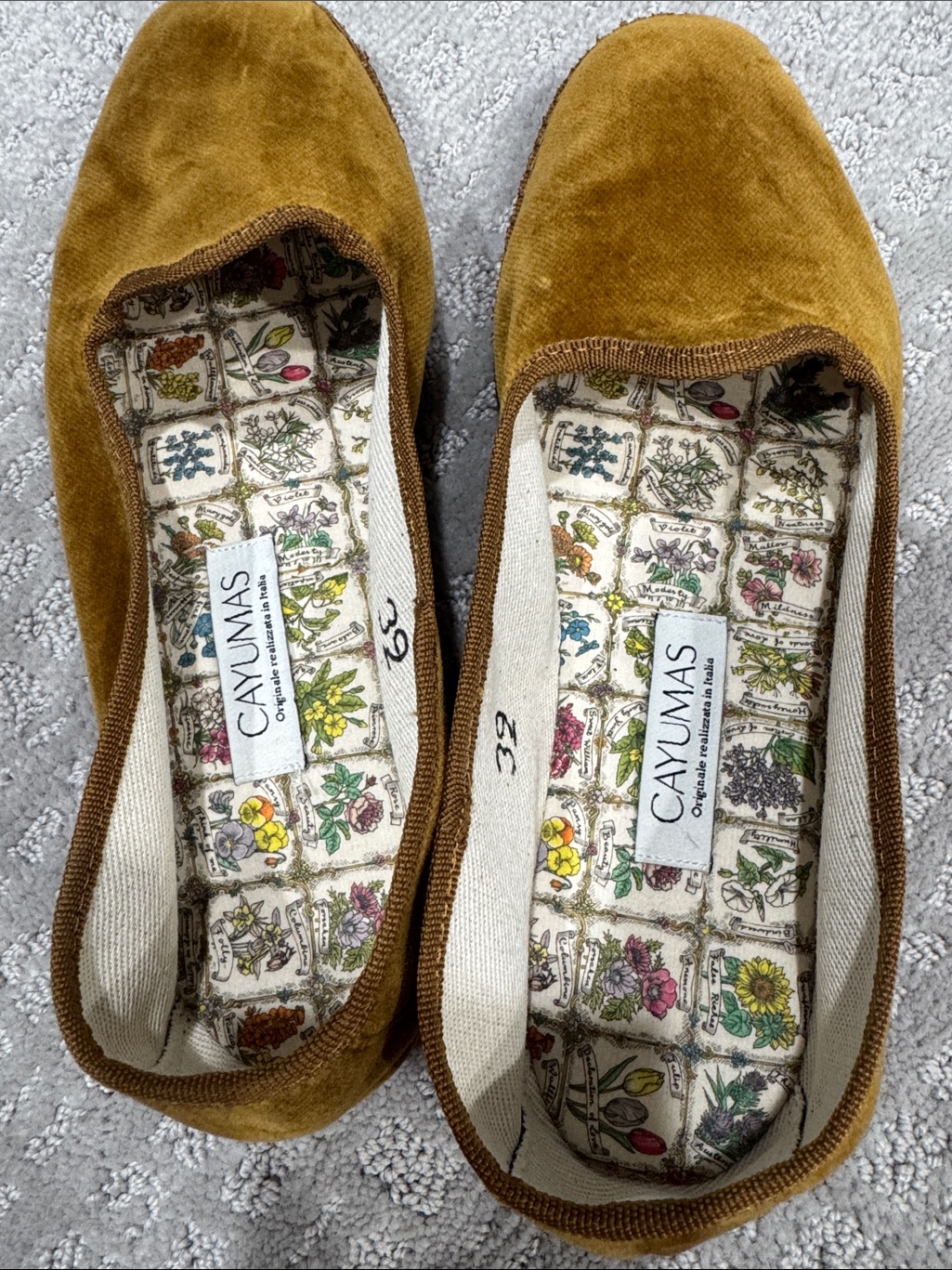 Cayumas Velvet Canvas Velvet Slip-On Flats Never Worn Size 39 Us 8 — image 2 of 4